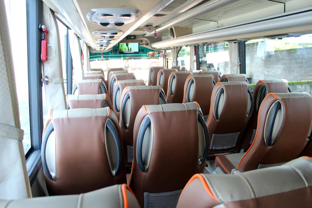 Medium Bus35 Seats